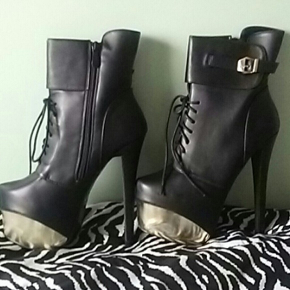 💰💰Eye Candie Platform Booties💰💰 - Picture 3 of 6
